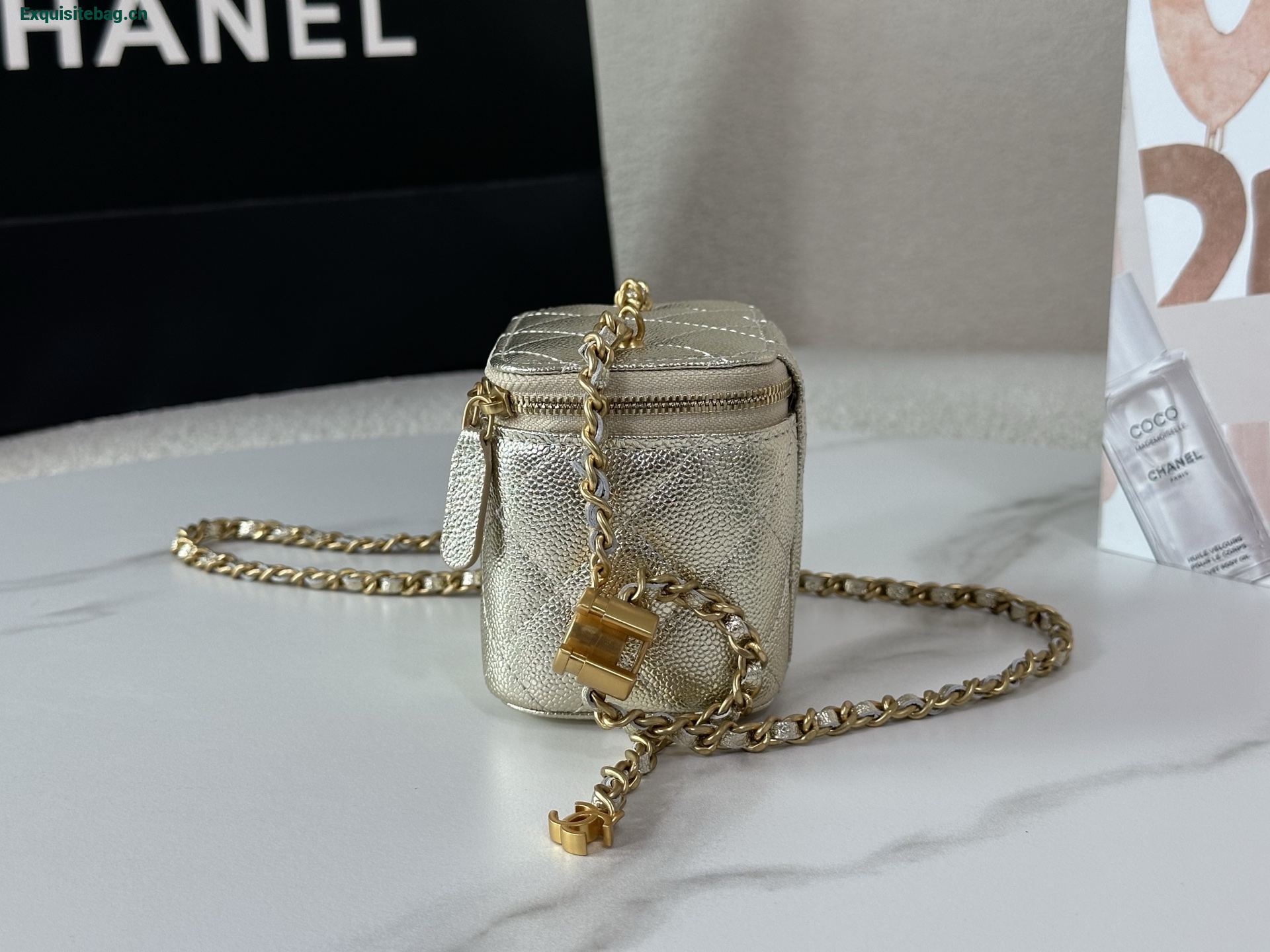 Chanel Trendy CC Vanity leather handbag Gold, Leather