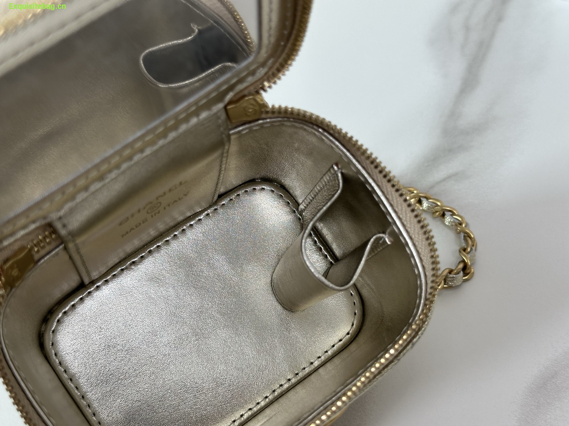 Chanel Trendy CC Vanity leather handbag Gold, Leather