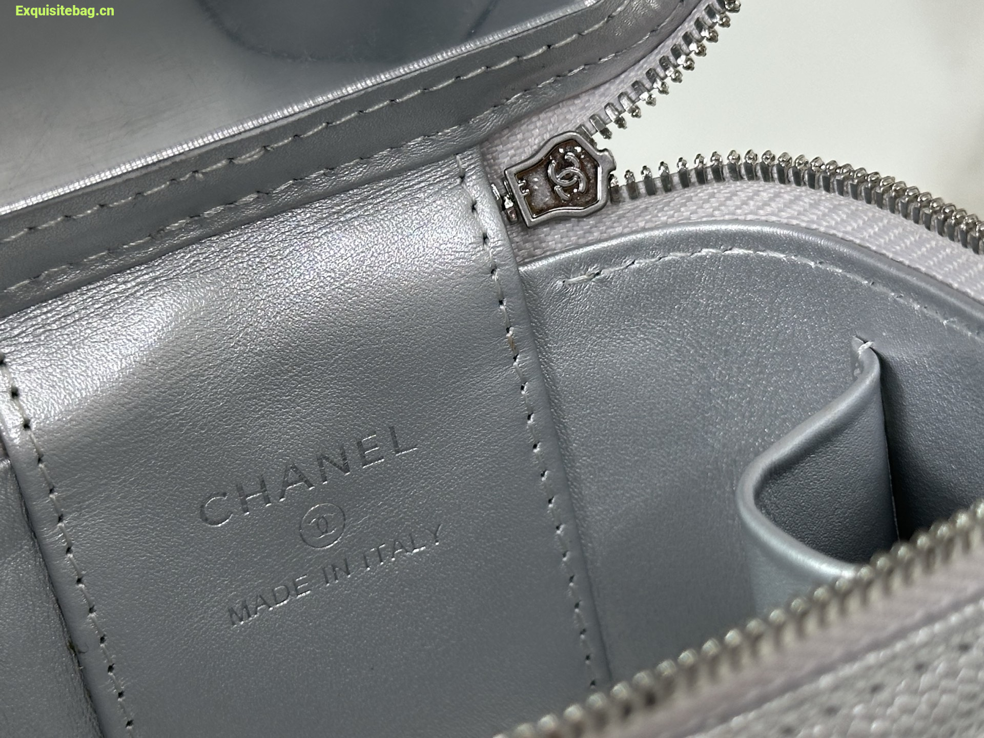 Chanel Trendy CC Vanity leather handbag Silvery, Leather