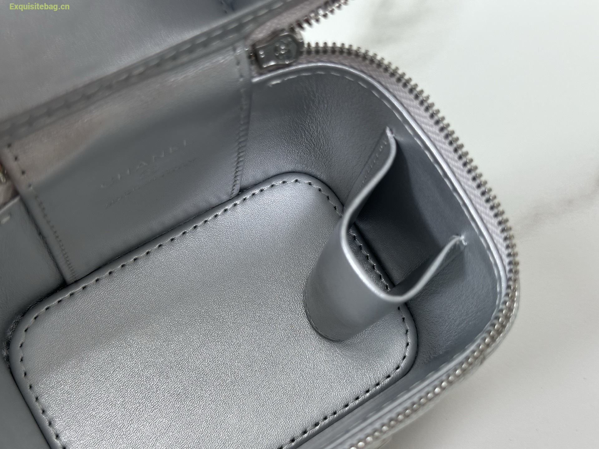 Chanel Trendy CC Vanity leather handbag Silvery, Leather