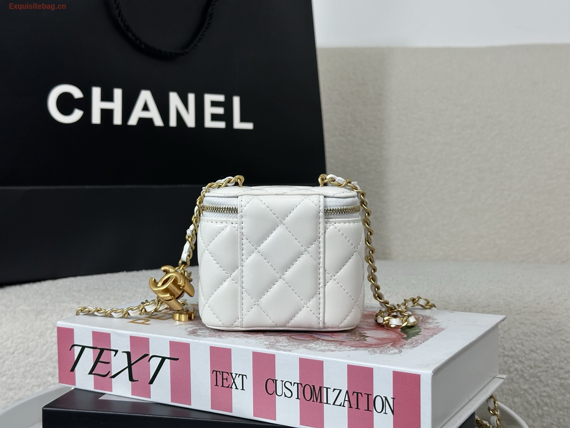 Chanel Trendy CC Vanity leather handbag White, Leather