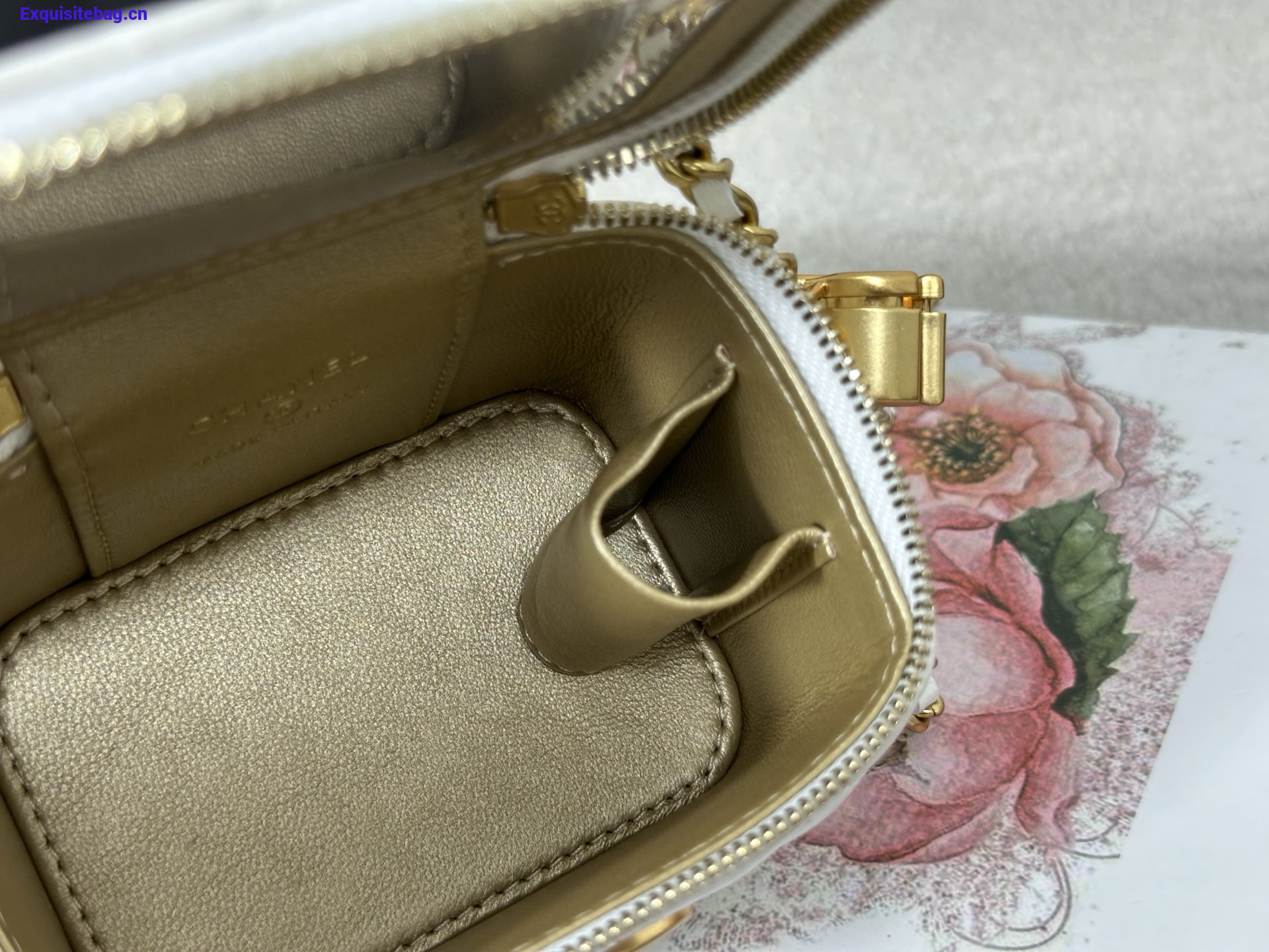 Chanel Trendy CC Vanity leather handbag White, Leather