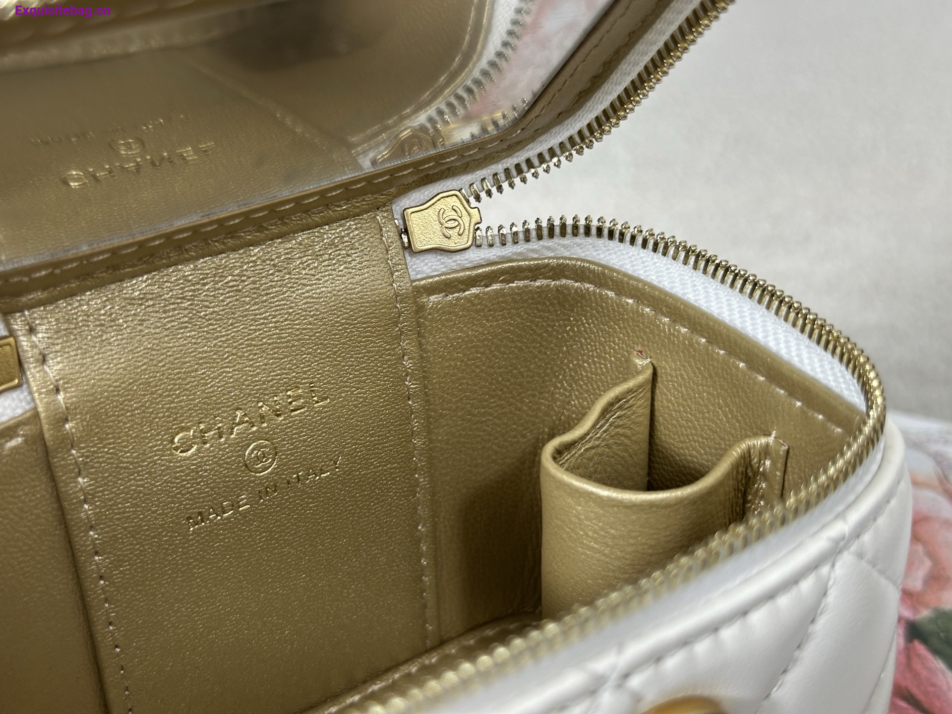 Chanel Trendy CC Vanity leather handbag White, Leather