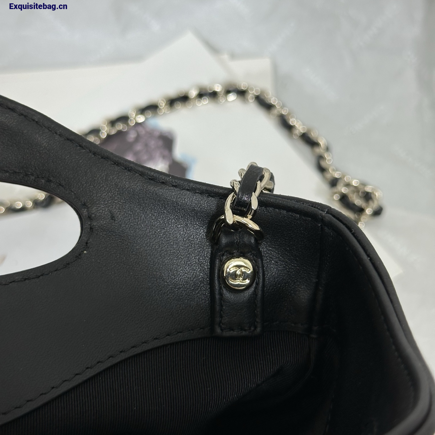 Chanel White quilted leather mini tote bag with chain shoulder strap