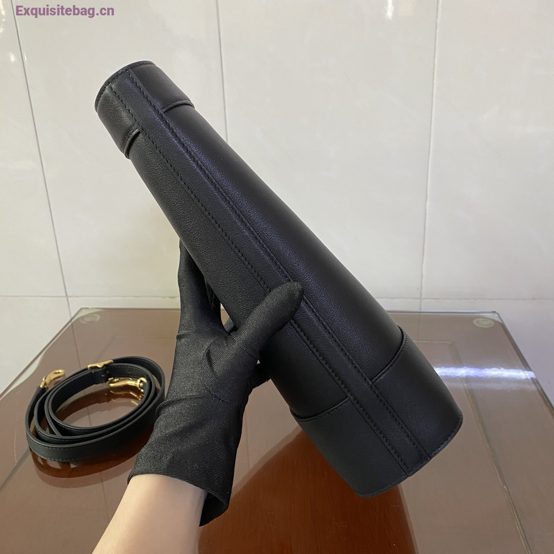 Saint Laurent small bucket in leather Black