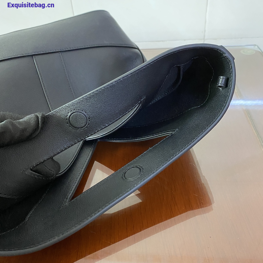 Saint Laurent small bucket in leather Black