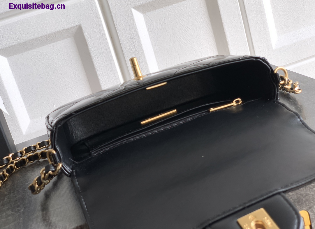 Chanel Mini flip bag Black