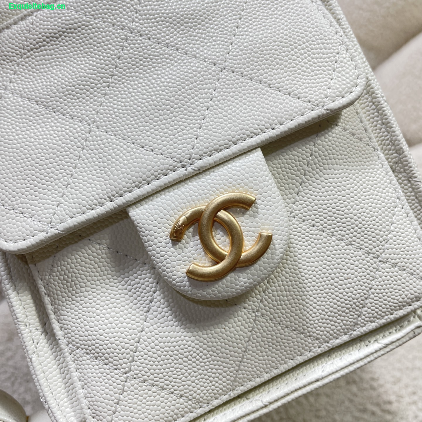 Chanel 25 White diamond patterned drawstring handbag