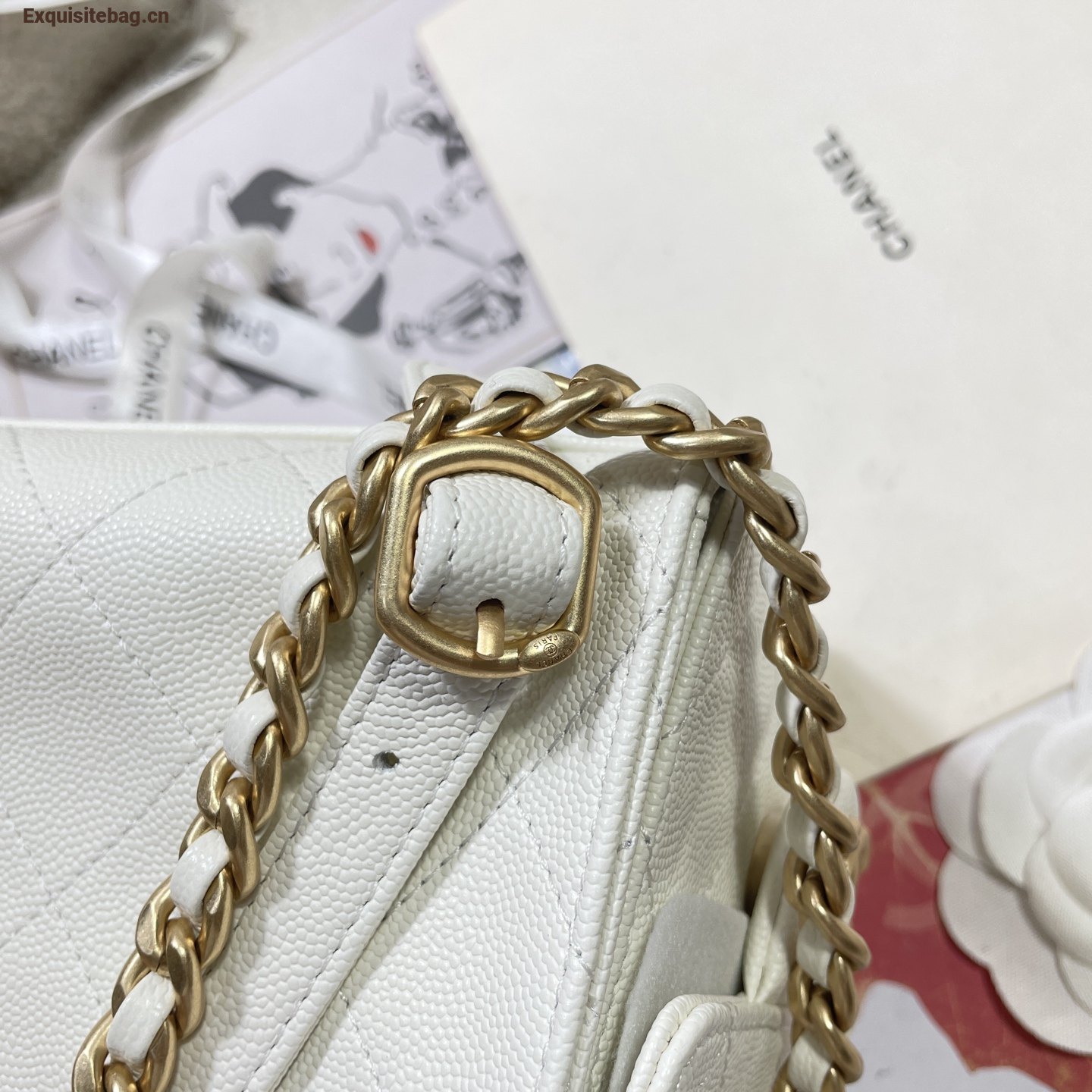 Chanel 25 White diamond patterned drawstring handbag