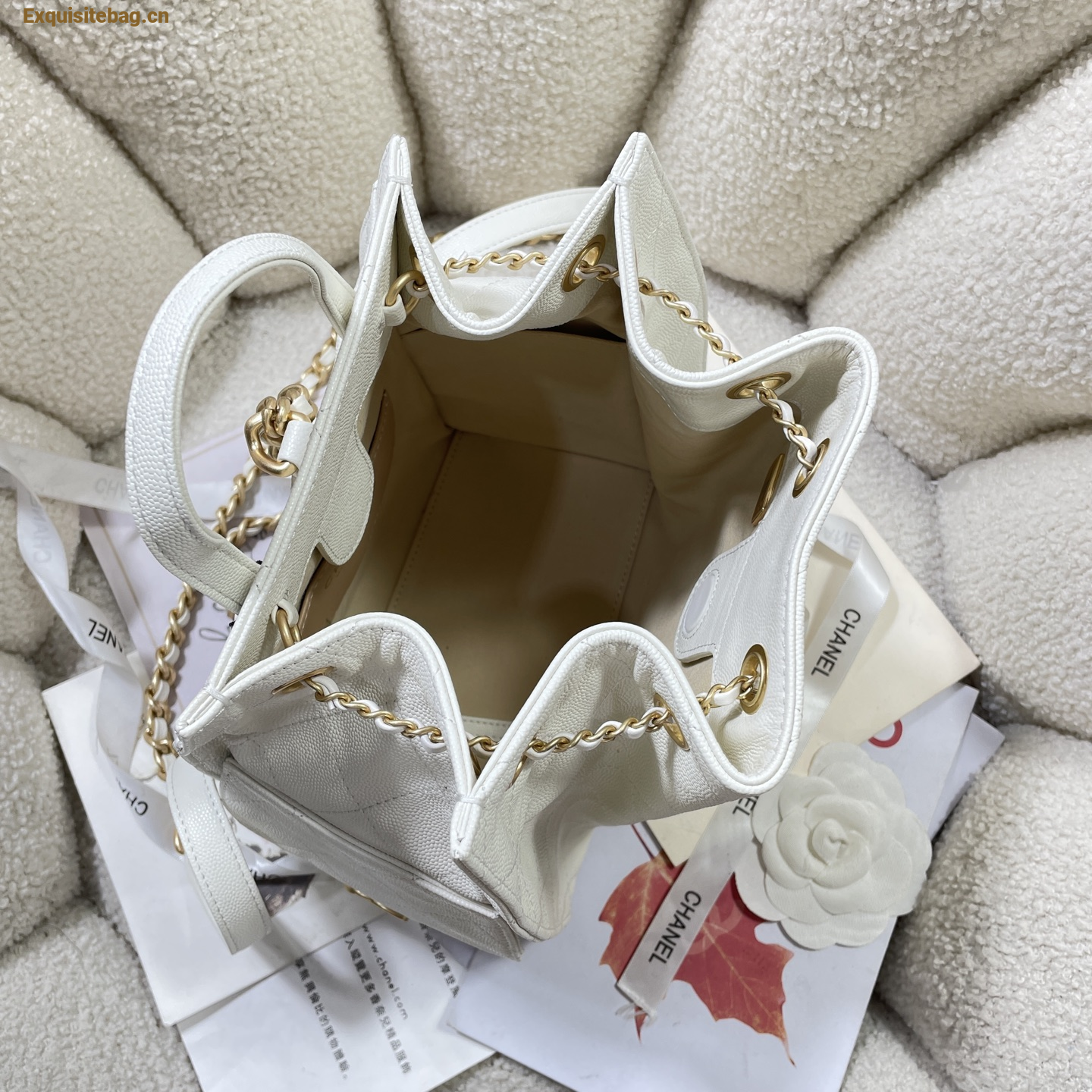 Chanel 25 White diamond patterned drawstring handbag