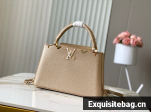Louis Vuitton Capucines MM M23331 Gold