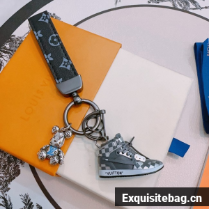 Louis Vuitton Charm and Key Holder M63084-3