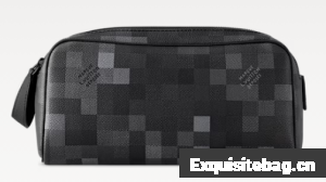 Louis Vuitton Dopp Kit M15109 black