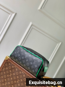 Louis Vuitton Dopp Kit M26433 Black