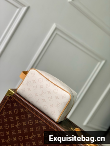 Louis Vuitton Locker Dopp Kit M14839 white