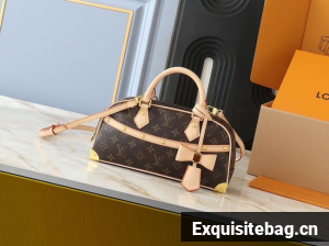 Louis Vuitton Monogram Canvas M13084