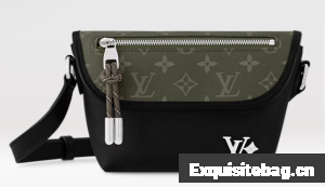 Louis Vuitton Pulse Wearable Wallet M12618