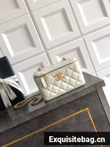 CHANEL 26C Vanity with Chain AP3940 white