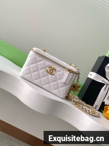 CHANEL MINI CLUTCH Grained Calfskin AP3940 white