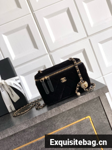 CHANEL velvet Vanity with Chain AP3940 black