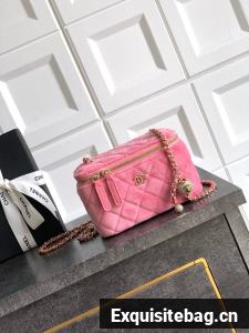 CHANEL velvet Vanity with Chain AP3940 pink