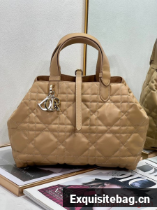 MEDIUM DIOR TOUJOURS BAG Medium Tan Macrocannage Calfskin M2821O