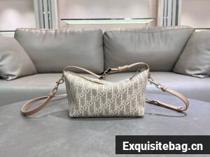 MEDIUM DIORTRAVEL NOMAD POUCH Oblique Jacquard S5554O Natural