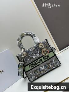 MEDIUM LADY D-LITE BAG White and green Butterfly Around The World Embroidery M0565O