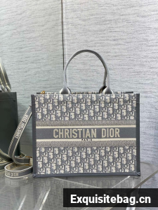 Medium Dior Book Tote Dior Oblique Embroidery and Calfskin M1324CZ-3