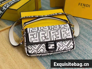Fendi BAGUETTE Original Leather Bag F2468 White