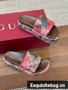 GUCCI Womens platform slide sandal 87185-1