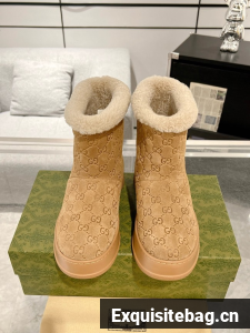 Gucci Womens boot with merino wool lining 857912-1