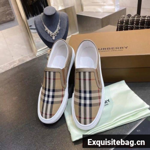 Burberry shoes BU00022