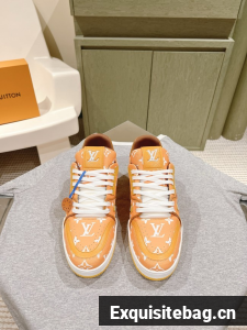 Louis Vuitton Sneaker 45037-4
