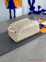 Louis Vuitton Dopp Kit M47528 2