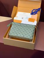 Louis Vuitton Pochette Voyage Souple M82545 3 green