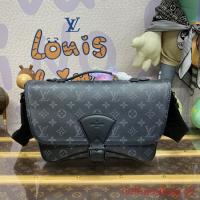 Louis Vuitton S Cape Messenger M46685 black