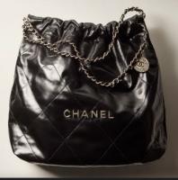 CHANEL 22 HANDBAG Calfskin & Silver Tone Metal AS3261 Black