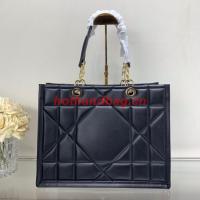 MEDIUM DIOR ESSENTIAL TOTE BAG Calfskin M8721 BLACK