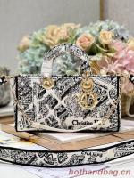 MEDIUM DIOR LADY D JOY BAG White and Black Plan de Paris Embroidery M0540O