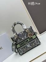 MEDIUM LADY D LITE BAG White and green Butterfly Around The World Embroidery M0565O