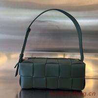 Bottega Veneta Brick Cassette 709360 blackish green