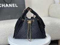 CHANEL Underarm bag with large capacity and multiple pockets, stylish design Black